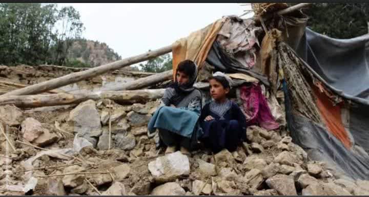 نهاد حفاظت از کودکان اعلام کرده است که با گذشت شش ماه از زمینلرزه مرگبار در ولایت کنر، هنوز حدود ۲۵ هزار کودک در خیمهها زندگی میکنند و به سرپناه مناسب دسترسی ندارند.