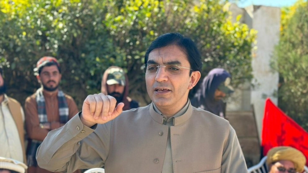 محسن داور: کنترل طالبان همچنان در دست پاکستان است