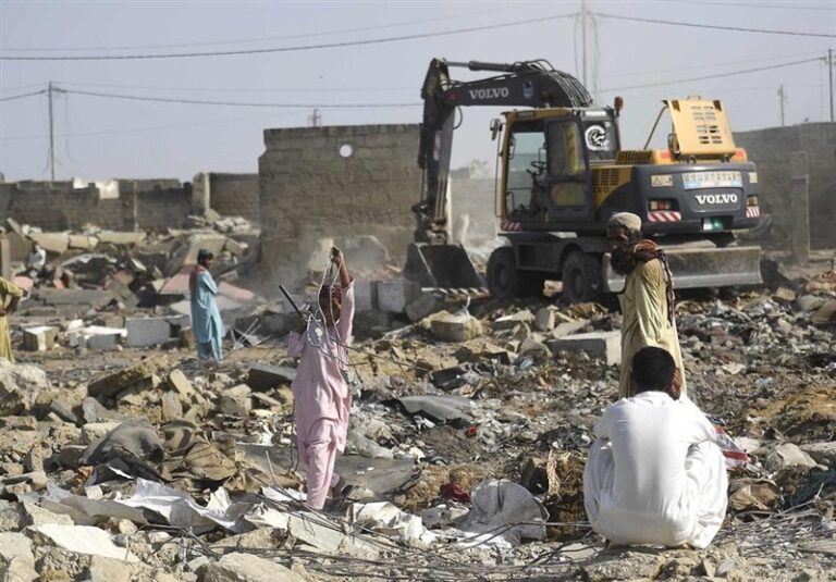 ادامه بازگشت‌های اجباری؛ تخریب خانه‌های مهاجران افغان در پاکستان