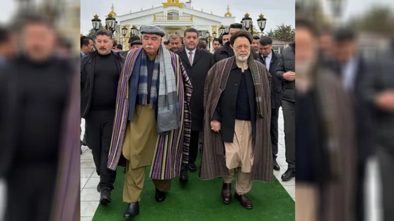 د طالبانو مخالفینو د طالبانو له لوري د اختر د اعلان څخه یوه ورځ وروسته د اختر لمانځنه وکړه
