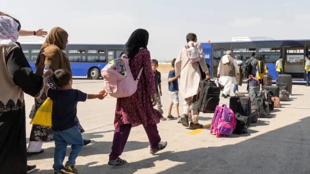 بریتانیا: د منلو لیک لرونکي کډوال دې درېیم هېواد ته ولاړ سي