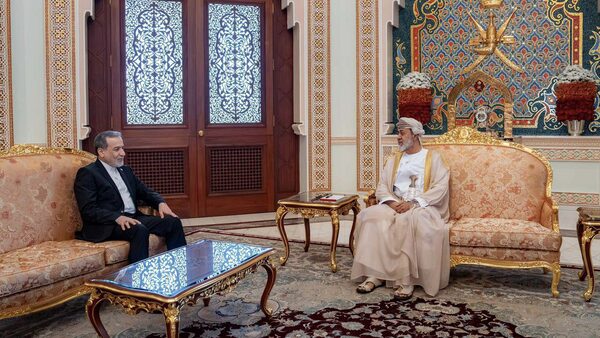 دیدار و گفتگوی وزیر خارجه ایران با سلطان عمان
