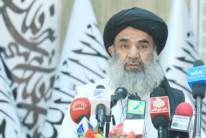 وزیر معارف طالبان: با بشکه‌ی زرد نمی‌شود از افغانستان دفاع کرد