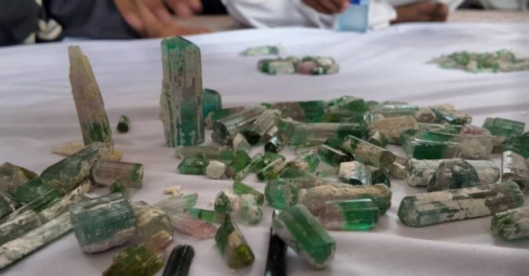 طالبان ۲۴۲ کیلوگرام سنگ بیروج نورستان را فروختند