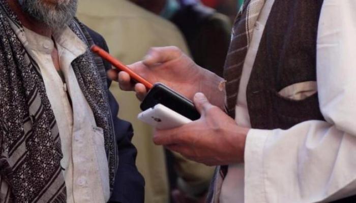 بازرسی جنجالی تلفن‌های همراه مهاجرین توسط استخبارات طالبان