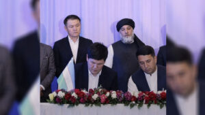 امضای ۱۳ قرار داد تجاری میان طالبان و ازبیکستان به ارزش بیش از ۱۰۰ میلیون دالر