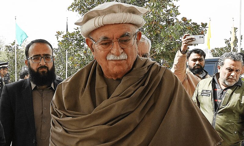 د ډیورند د مسئلې په اړه د محمود اچکزي د څرګندونو او د طالبانو د سیاستونو په وړاندې غبرګونونه