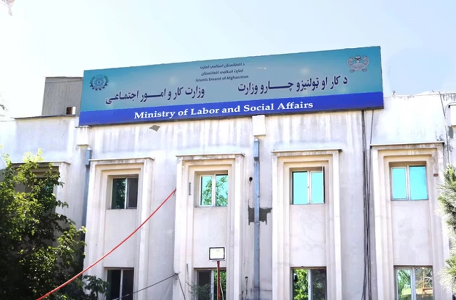 د کار او ټولنیزو چارو وزارت د ۸۲ کارکوونکو ګوښه کېدل