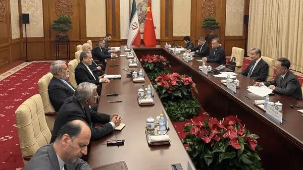 چین: د امريکا او اسرائيلو له خوا د ايران پر وړاندي جګړه نامشروع ده