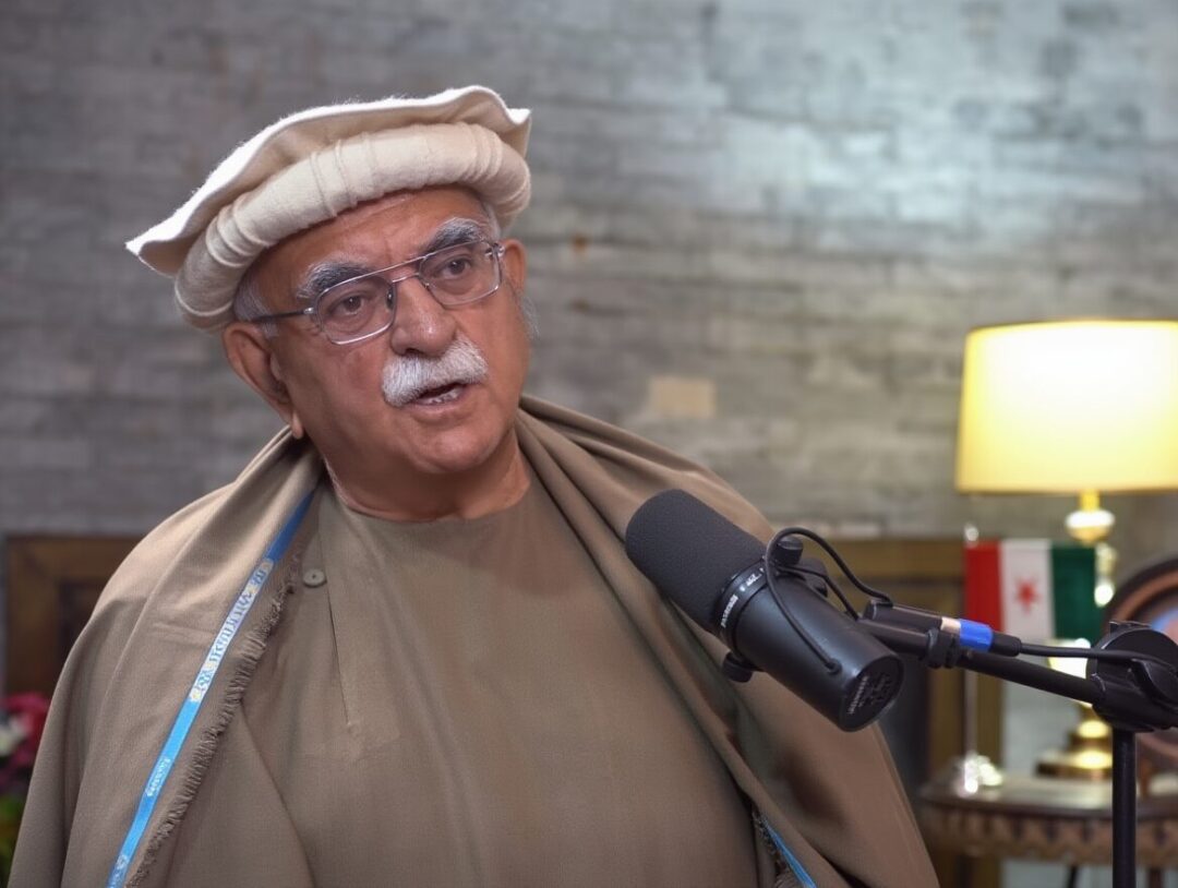 محمود خان اچکزی: پشتون های پاکستان با تابعیت افغانستان را بگیرند