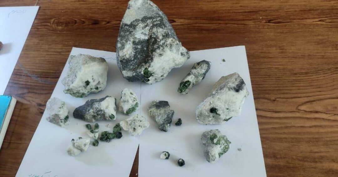 طالبان برای نخستینبار سنگ گرینگارنت معادن پنجشیر را فروختند