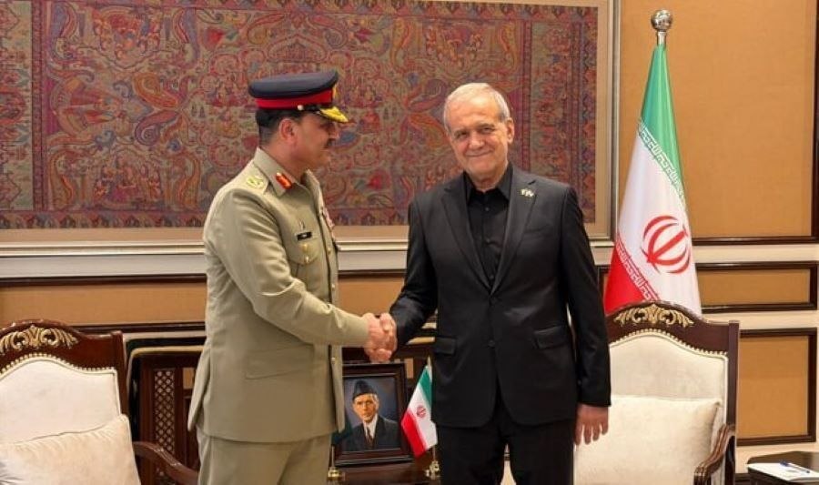ایران و پاکستان بر ارتقای روابط امنیتی و دفاعی تأکید کردند