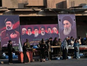 پیکر قائد شهید امت با استقبال گسترده مقامات عراقی به نجف اشرف رسید