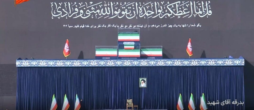 آغاز مراسم مردمی وداع با قائد شهید امت در مصلی امام خمینی