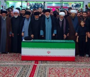 آخرین وداع با قائد شهید امت؛ اقامه نماز بر پیکر رهبر شهید انقلاب اسلامی