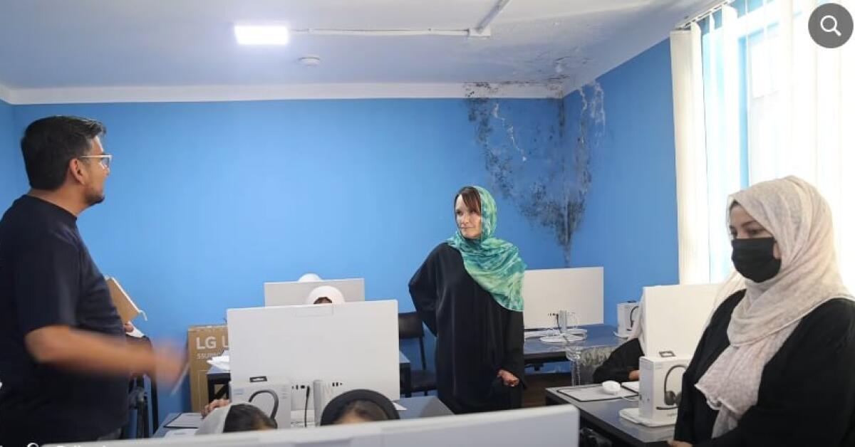 سرپرست یوناما خواستار بازگشایی مکاتب دخترانه شد