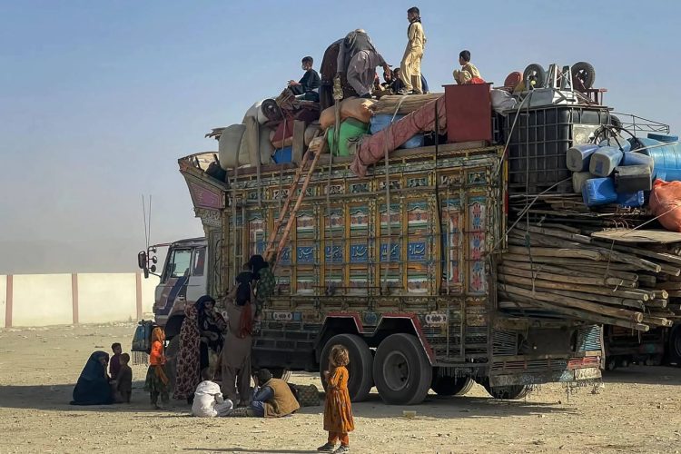 اخراج بیش از دو هزار مهاجر از پاکستان به افغانستان