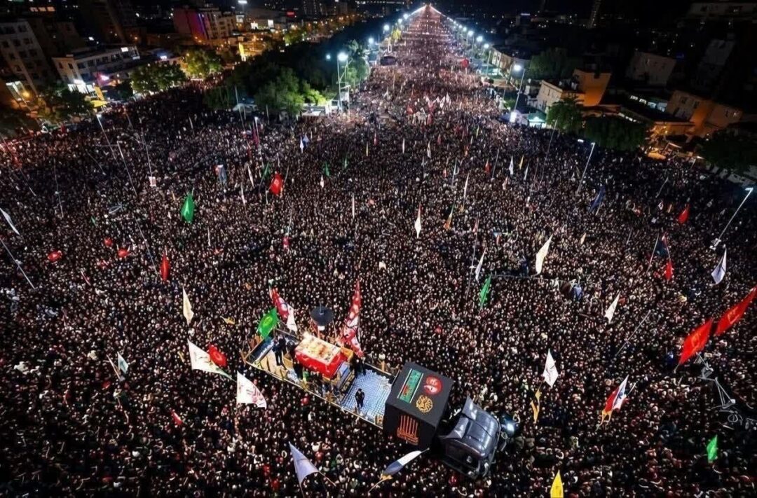 پیکر مطهر قائد شهید امت وارد حرم امام حسین (ع) شد