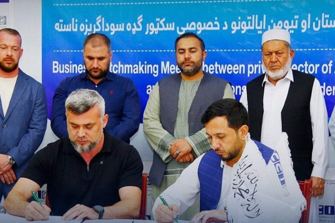 در نشست اتاق تجارت و سرمایه‌گذاری افغانستان تحت اداره طالبان با حضور نمایندگان تجاری افغانستان، داغستان و تیومن روسیه و قزاقستان، توافق‌نامه‌های تجاری ۴۴۶ میلیون افغانی میان شرکت‌های افغانستان، روسیه و قزاقستان در حوزه‌های مختلف به شمول مواد ساختمانی، دارو، مواد غذایی و خدمات زراعی امضاء شد