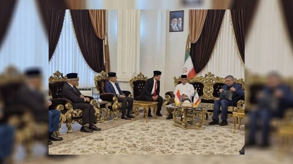 حضور هیات بلندپایه اندونزیایی برای ادای احترام به قائد شهید امت