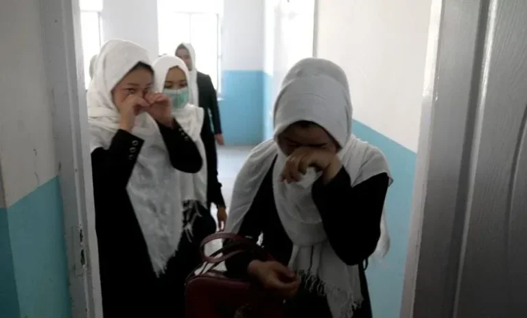 عفو بین‌الملل: محرومیت دختران افغانستان از آموزش بر آینده آنان سایه انداخته است
