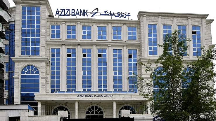 شکایت مشتریان عزیزی بانک از نبود شفافیت درباره هزینهها و شرایط حسابهای بانکی