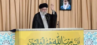 آیت الله خامنه‌ای : باید کمربند دفاع و استقلال را بین همه کشورهای اسلامی محکم ببندیم