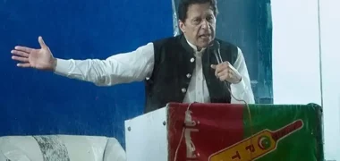 شماری از چهره سرشناس پاکستانی حزب عمران خان را در آستانه انتخابات ترک کردند