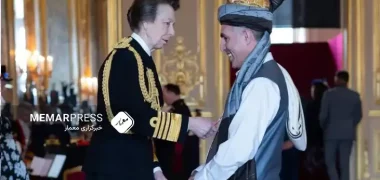 فهیم زازی، فعال افغانستانی مدال سلطنتی بریتانیا را دریافت کرد