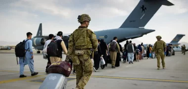 گزارش سیگار: ۸۴۰ هزار تن از همکاران محلی امریکا همچنان در افغانستان باقی مانده‌اند