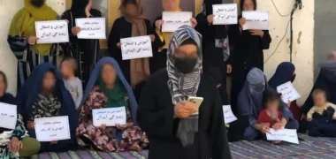 زنان معترض در بلخ خواستار بازگشایی مکاتب و دانشگاه‌ها به‌روی دختران شدند