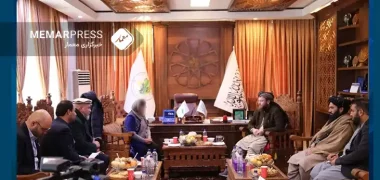 اقدام تلویزیون ملی طالبان و سانسور چهره نماینده یوناما با حجاب کامل را کرد