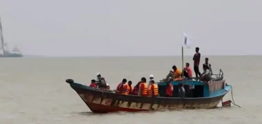 برخورد قایق مسافربری با مانع سنگی در بنگلادش، حداقل هشت قربانی را به جان می‌رساند