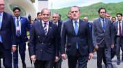 نخست وزیر پاکستان برای شرکت در نشست سه جانبه وارد آذربایجان شد