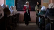 روز جهانی معلم؛ اتحادیه اروپا: آموزش دختران کلید توسعه و ثبات پایدار افغانستان است