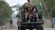 کشته شدن ۱۳ سرباز پاکستانی در حمله انتحاری