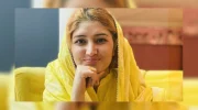 سلما نیازی از افغانستان برنده جایزه روزنامه‌نگار جوان سال ۲۰۲۵ مجمع جهانی رهبران جوان شد