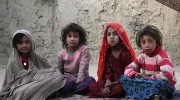 اوچا: بیش از ۳۶ هزار کودک در افغانستان به دلیل کمبود بودجه از دریافت بسته‌های غذایی محروم شدند