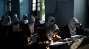سخنگوی طالبان: بررسی صدور مجوز شرعی برای آموزش دختران ادامه دارد