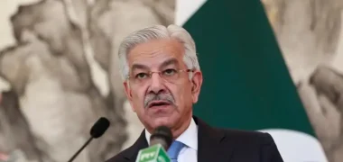 وزیر دفاع پاکستان: طالبان در کنار هند و اسرائیل علیه پاکستان ایستاده‌اند