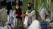 ادعای طالبان : افغانستان با کمبود کارمندان صحی زن مواجه نیست